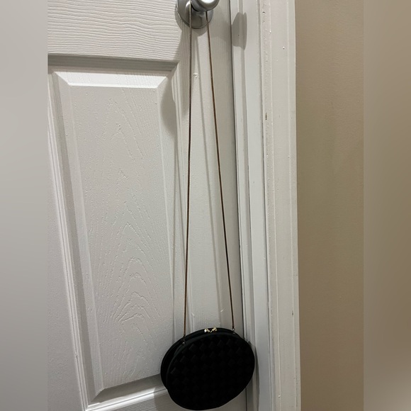 🚫SOLD Velvet clasp cross body clutch - Picture 5 of 5